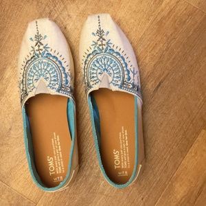 Tom's shoes size 7.5, blue and grey